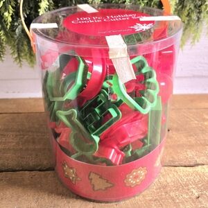 100 Piece Holiday Cookie Cutter Plastic Set Red & Green Shapes